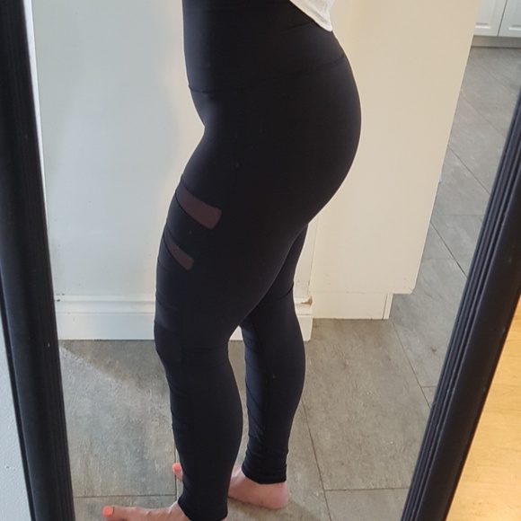 Lululemon Wunder Under (High Rise) Tech Mesh Size - Picture 2 of 3